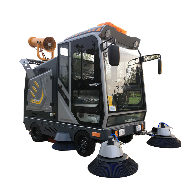 三朋戰(zhàn)狼三封閉式駕駛掃地車
